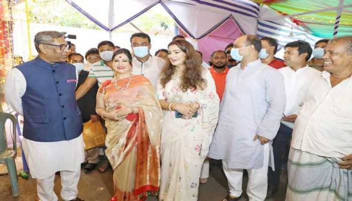 পূজায়-বিএনপি-নেতা-গয়েশ্বরের-বাড়িতে-নসরুল-হামিদ